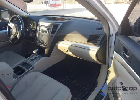 2010 Subaru Outback 2.5I Premium z USA, uszkodzony, nr VIN 4S4BRCGC5A3338957